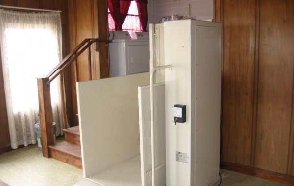 Mac's vertical platform lift installed in Chandler, available to rent from Electropedic