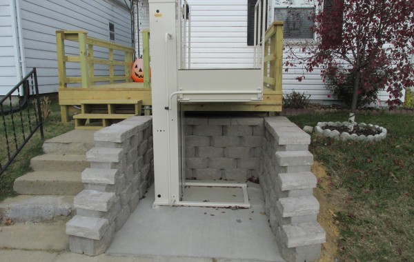 Mac's PL-50 porch lift at a home entry, available to rent from Electropedic