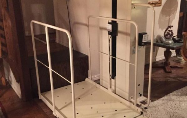 Indoor Mac's vertical platform lift
