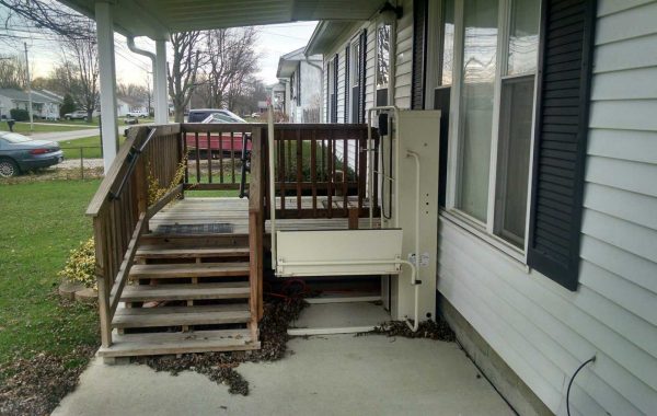 Wheelchair lift at a mobile home in Surprise